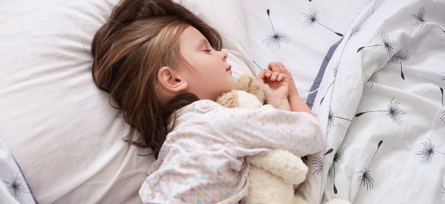 Zdrowy sen dzieci i młodzieży - o czym trzeba pamiętać?